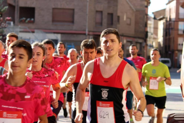 Javier Nagore y Deysi Gutiérrez entraron este sábado por la puerta grande de la plaza de toros de Lodosa en la V edición del Toro Soga Running de Lodosa.