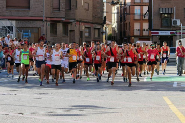 Javier Nagore y Deysi Gutiérrez entraron este sábado por la puerta grande de la plaza de toros de Lodosa en la V edición del Toro Soga Running de Lodosa.