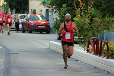 Javier Nagore y Deysi Gutiérrez entraron este sábado por la puerta grande de la plaza de toros de Lodosa en la V edición del Toro Soga Running de Lodosa.