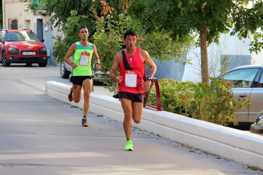 Javier Nagore y Deysi Gutiérrez entraron este sábado por la puerta grande de la plaza de toros de Lodosa en la V edición del Toro Soga Running de Lodosa.