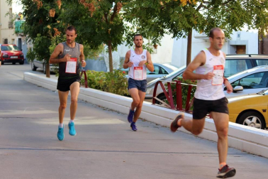 Javier Nagore y Deysi Gutiérrez entraron este sábado por la puerta grande de la plaza de toros de Lodosa en la V edición del Toro Soga Running de Lodosa.