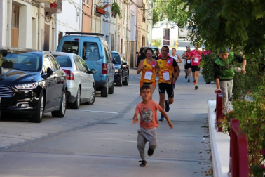 Javier Nagore y Deysi Gutiérrez entraron este sábado por la puerta grande de la plaza de toros de Lodosa en la V edición del Toro Soga Running de Lodosa.