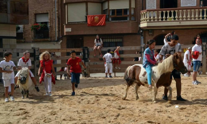 El Ayuntamiento infantil, con Álex Zubicaray, de 12 años, a la cabeza, presidió las actividades del Día del Niño.