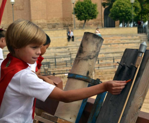 El Ayuntamiento infantil, con Álex Zubicaray, de 12 años, a la cabeza, presidió las actividades del Día del Niño.