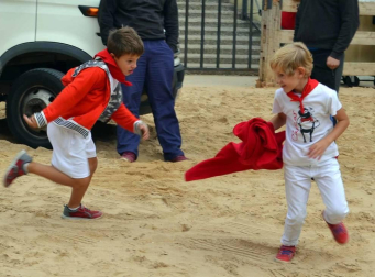 El Ayuntamiento infantil, con Álex Zubicaray, de 12 años, a la cabeza, presidió las actividades del Día del Niño.
