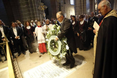 Los gigantes y cabezudos conmemoran en las calles de Pamplona el Privilegio de la Unión