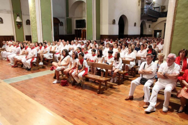 La localidad les dedicó la jornada festiva del lunes y homenajeó a los vecinos que cumplen 65 años y se jubilan