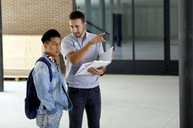 El nuevo centro de educación Secundaria y de Formación Profesional acogió el lunes la presentación de los alumnos con los últimos retoques en el equipamiento de aulas y talleres pendientes y tras una inversión de 37,2 millones de euros.