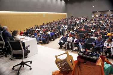 El nuevo centro de educación Secundaria y de Formación Profesional acogió el lunes la presentación de los alumnos con los últimos retoques en el equipamiento de aulas y talleres pendientes y tras una inversión de 37,2 millones de euros.