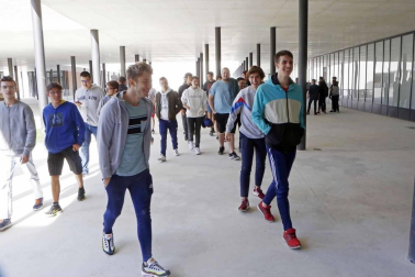 El nuevo centro de educación Secundaria y de Formación Profesional acogió el lunes la presentación de los alumnos con los últimos retoques en el equipamiento de aulas y talleres pendientes y tras una inversión de 37,2 millones de euros.