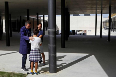 El nuevo centro de educación Secundaria y de Formación Profesional acogió el lunes la presentación de los alumnos con los últimos retoques en el equipamiento de aulas y talleres pendientes y tras una inversión de 37,2 millones de euros.