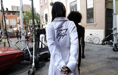 Fotos del desfile organizado por el diseñador y la actriz, una de las citas clave de la Fashion Week de Nueva York