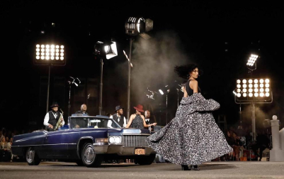 Fotos del desfile organizado por el diseñador y la actriz, una de las citas clave de la Fashion Week de Nueva York