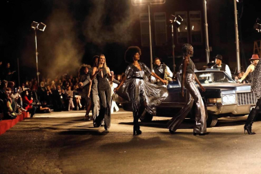 Fotos del desfile organizado por el diseñador y la actriz, una de las citas clave de la Fashion Week de Nueva York
