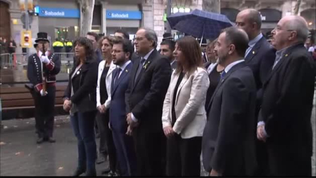 Torra realiza su ofrenda floral por la Diada