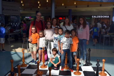 El sábado 7 de setiembre, el Club Ajedrez Orvina y la Federación Navarra de Ajedrez organizaron el X Torneo Infantil Itaroa, en el que tomaron parte 83 ajedrecistas divididos en cuatro categorías. Los jugadores ocuparon con sus tableros la plaza central del citado centro comercial, donde también se instaló un ajedrez gigante.
