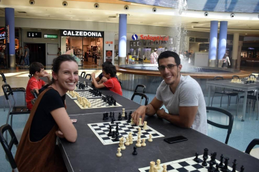 El sábado 7 de setiembre, el Club Ajedrez Orvina y la Federación Navarra de Ajedrez organizaron el X Torneo Infantil Itaroa, en el que tomaron parte 83 ajedrecistas divididos en cuatro categorías. Los jugadores ocuparon con sus tableros la plaza central del citado centro comercial, donde también se instaló un ajedrez gigante.