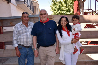 El domingo 8 de septiembre, último día de las fiestas en honor a la Virgen del Rosario, los vecinos de Fontellas disfrutaron de un 'lunch' organizado por la asociación de jubilados Fuente Lizar, tras el que se celebró un encierro de reses bravas.