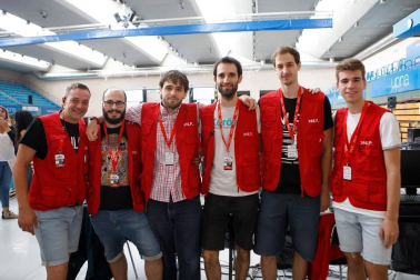 Desde el jueves 5 de septiembre a las cuatro de la tarde y de forma ininterrumpida hasta la misma hora del domingo 8, se celebró en las instalaciones del polideportivo de la UPNA una nueva edición de la Navarra Lan Party. Un punto de encuentro para los amantes de las TIC organizado por la Asociación Navarra para la Divulgación de la Tecnología.