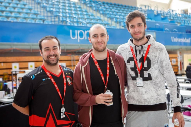 Desde el jueves 5 de septiembre a las cuatro de la tarde y de forma ininterrumpida hasta la misma hora del domingo 8, se celebró en las instalaciones del polideportivo de la UPNA una nueva edición de la Navarra Lan Party. Un punto de encuentro para los amantes de las TIC organizado por la Asociación Navarra para la Divulgación de la Tecnología.