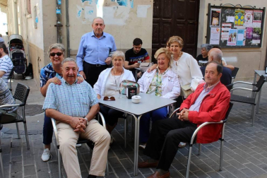La Asociación Cultural Amigos del Gigante celebró el 7 de septiembre el centenario de los Reyes Cristianos, Pocaboina y Calvo de la Comparsa municipal. Música de gaita, comida popular, encierros o bailables se sucedieron durante la jornada, que contó con la colaboración de la Asociación Banda Municipal, Gaiteros de Sangüesa, Coral Nora, Grupo de Danzas Rocamador, Comparsa Municipal y Comparsa Navarros de San Vicente del Raspeig.
