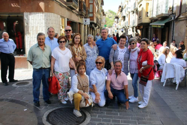 La Asociación Cultural Amigos del Gigante celebró el 7 de septiembre el centenario de los Reyes Cristianos, Pocaboina y Calvo de la Comparsa municipal. Música de gaita, comida popular, encierros o bailables se sucedieron durante la jornada, que contó con la colaboración de la Asociación Banda Municipal, Gaiteros de Sangüesa, Coral Nora, Grupo de Danzas Rocamador, Comparsa Municipal y Comparsa Navarros de San Vicente del Raspeig.