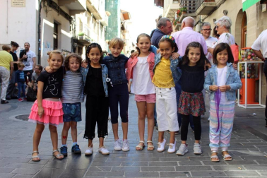 La Asociación Cultural Amigos del Gigante celebró el 7 de septiembre el centenario de los Reyes Cristianos, Pocaboina y Calvo de la Comparsa municipal. Música de gaita, comida popular, encierros o bailables se sucedieron durante la jornada, que contó con la colaboración de la Asociación Banda Municipal, Gaiteros de Sangüesa, Coral Nora, Grupo de Danzas Rocamador, Comparsa Municipal y Comparsa Navarros de San Vicente del Raspeig.