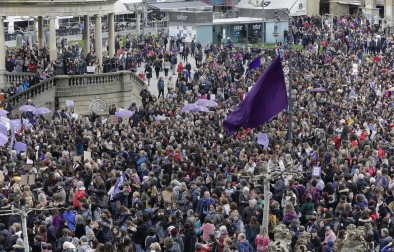 Concentración en la plaza del Castillo de Pamplona por el Día de la Mujer