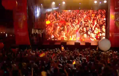 Fiesta en honor de los campeones del mundo de baloncesto en la Plaza de Colón
