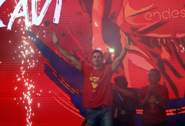 Los Reyes y Pedro Sánchez han recibido a los integrantes de la selección, que después han recorrido las calles de Madrid en un autobús descapotable para culminar en una fiesta en la plaza de Colón.
