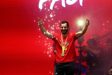 Los Reyes y Pedro Sánchez han recibido a los integrantes de la selección, que después han recorrido las calles de Madrid en un autobús descapotable para culminar en una fiesta en la plaza de Colón.