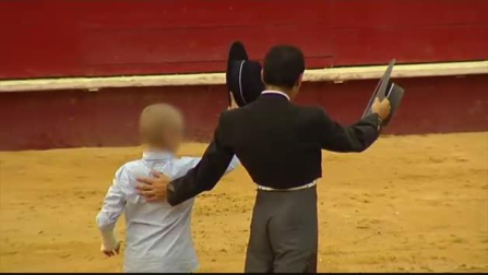 Juzgan a los tres tuiteros que desearon la muerte a un niño con cáncer por acudir a una corrida de toros