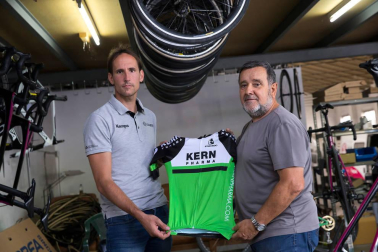 La próxima temporada, Navarra contará con cuatro equipos profesionales: Movistar masculino, Movistar femenino, Caja Rural y el Kern Pharma, de nueva creación de Manolo Azcona y Juanjo Oroz. Un caso inaudito en el ciclismo europeo.