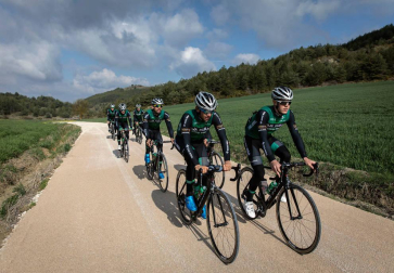 La próxima temporada, Navarra contará con cuatro equipos profesionales: Movistar masculino, Movistar femenino, Caja Rural y el Kern Pharma, de nueva creación de Manolo Azcona y Juanjo Oroz. Un caso inaudito en el ciclismo europeo.