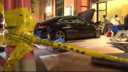 Un coche se empotra contra la Torre Trump