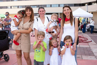 Esta localidad de la Comarca de Pamplona ha vivido sus fiestas del 11 al 15 de septiembre. La mañana del sábado ¡Click! se acercó hasta la plaza de las Mujeres donde, de la mano del colectivo Dindaia, se organizaron diferentes espacios de juego pensados para los más pequeños de la localidad.
