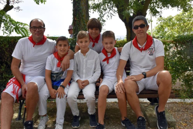 El domingo 15 de septiembre los cascantinos acudieron a la Basílica del Romero a honrar a su patrona, dentro de la programación de sus fiestas grandes. Tras la eucaristía, los vecinos bajaron a la plaza de los Fueros donde la Banda Municipal y la Coral Cais-Cantum interpretaron el Himno de las Cortes de Navarra. Posteriormente fue la Jota de Cascante la protagonista del día, con la participación de la Banda Municipal, los Gaiteros y la Comparsa de Gigantes.