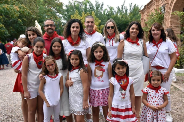 El domingo 15 de septiembre los cascantinos acudieron a la Basílica del Romero a honrar a su patrona, dentro de la programación de sus fiestas grandes. Tras la eucaristía, los vecinos bajaron a la plaza de los Fueros donde la Banda Municipal y la Coral Cais-Cantum interpretaron el Himno de las Cortes de Navarra. Posteriormente fue la Jota de Cascante la protagonista del día, con la participación de la Banda Municipal, los Gaiteros y la Comparsa de Gigantes.