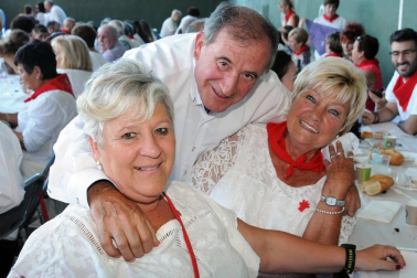 El 14 de septiembre los vecinos de Mélida celebraron la tradicional procesión hasta la ermita de la Santa Cruz. Tras el acto oficial, más de cuatrocientas personas se reunieron para participar en una comida de hermandad.