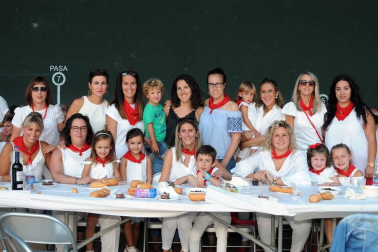 El 14 de septiembre los vecinos de Mélida celebraron la tradicional procesión hasta la ermita de la Santa Cruz. Tras el acto oficial, más de cuatrocientas personas se reunieron para participar en una comida de hermandad.