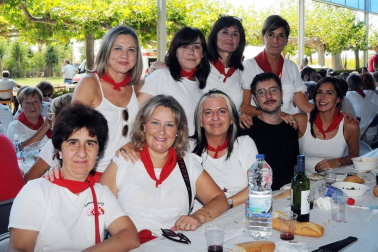 El 14 de septiembre los vecinos de Mélida celebraron la tradicional procesión hasta la ermita de la Santa Cruz. Tras el acto oficial, más de cuatrocientas personas se reunieron para participar en una comida de hermandad.