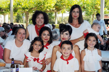El 14 de septiembre los vecinos de Mélida celebraron la tradicional procesión hasta la ermita de la Santa Cruz. Tras el acto oficial, más de cuatrocientas personas se reunieron para participar en una comida de hermandad.