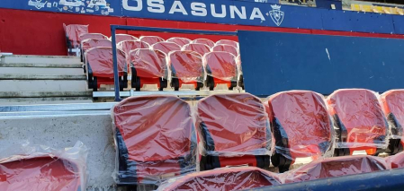 Parte de las 2.700 localidades de Preferencia que se estrenarán en el debut de Osasuna en casa han sido colocadas