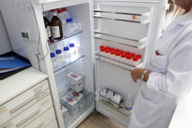 Las últimas alertas en el país por listeria o bolutismo, hallado en este último caso en un lote de atún envasado, avivan el interés por conocer los recursos de prevención y protocolos de seguridad alimentaria