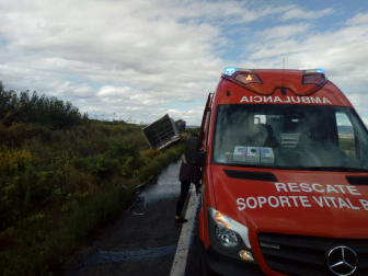 Una persona ha fallecido y otra ha resultado herida grave en el choque entre un camión y un tractor en la NA-121 en Olite.