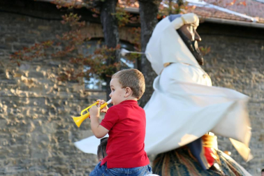La Comparsa de Gigantes y Cabezudos ha recorrido esta tarde las calles de Pamplona