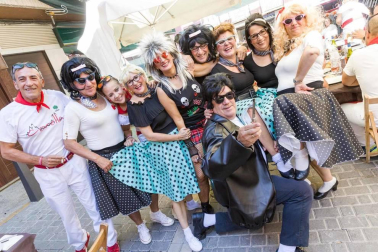 Fotos de la comida popular de los 'baby boomers' en fiestas de Corella, que reunió este jueves a casi 600 personas de entre 35 y 55 años.