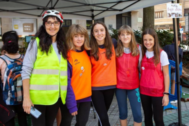 Más de 500 escolares celebraron el final de la Semana Europea de la Movilidad acercándose hasta el Paseo de Sarasate en bicicleta. Ocho centros educativos participaron en esta iniciativa, impulsada por el Ayuntamiento de Pamplona: CPEIP Mendillorri, CPEIP El Lago, IES Mendillori, colegio Sagrado Corazón, Ikastola Hegoalde, Ikastola Amaiur, IES Eunate y colegio Esclavas del Sagrado Corazón.
