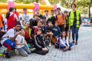 Más de 500 escolares celebraron el final de la Semana Europea de la Movilidad acercándose hasta el Paseo de Sarasate en bicicleta. Ocho centros educativos participaron en esta iniciativa, impulsada por el Ayuntamiento de Pamplona: CPEIP Mendillorri, CPEIP El Lago, IES Mendillori, colegio Sagrado Corazón, Ikastola Hegoalde, Ikastola Amaiur, IES Eunate y colegio Esclavas del Sagrado Corazón.