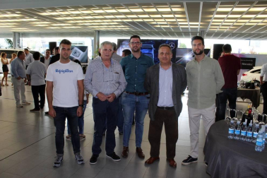 Eficiencia, confort y fiabilidad. Bajo estas premisas se presentó en sociedad el nuevo Actros, un camión que cumple las exigencias crecientes del tráfico de reparto pesado. El evento se celebró en las instalaciones de Gazpi, concesionario oficial Mercedes-Benz.